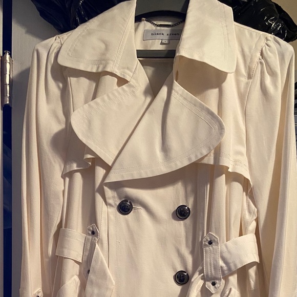 Beautiful Cream Black Rivet Peacoat with Belt - Picture 2 of 2